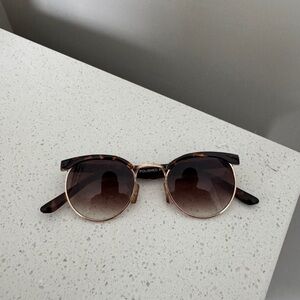 Tortoise Shell Round Sunglasses